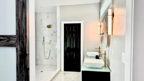 Epic Retreat at Mystic Falls 5 Bedrooms 3 Baths