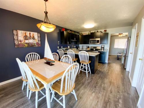 Gorgeous Updated Lake View Condo 942 3 in Garden City (UT)