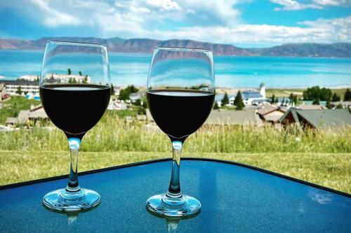 Gorgeous Updated Lake View Condo 942 3 in Garden City (UT)