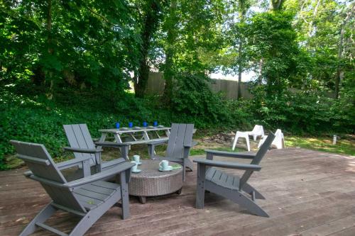 Fully Renovated Walk to Scargo Lake in 東丹尼斯 (MA)