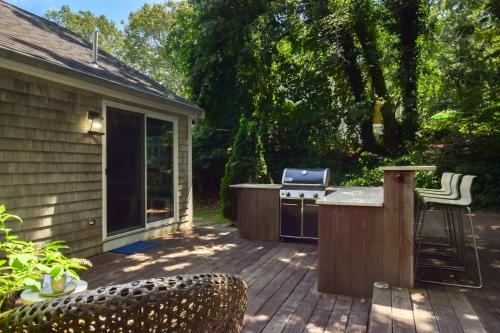 Fully Renovated Walk to Scargo Lake in 東丹尼斯 (MA)