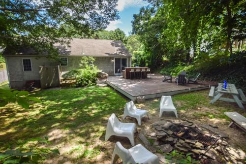 Fully Renovated Walk to Scargo Lake in 東丹尼斯 (MA)