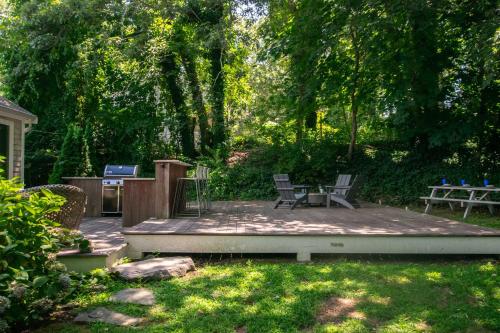 Fully Renovated Walk to Scargo Lake in 東丹尼斯 (MA)