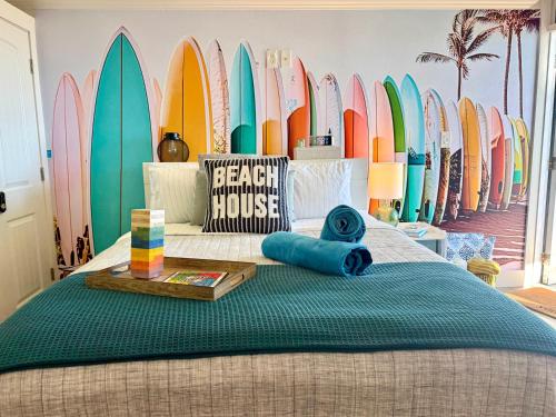 NEW Beachfront Studio - Private Balcony with Ocean View - Pool - Hot Tub - Tiki Bar - Sauna in Daytona Beach, USA