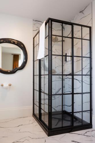 浴室, Doctor Sax House in 萊諾克斯市中心