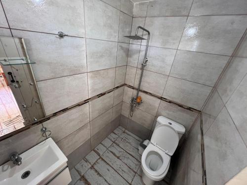 Dušš, Casa Hospedaje Con Pileta in Ricardone