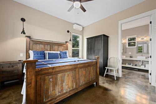 2 bedrooms, 4 beds