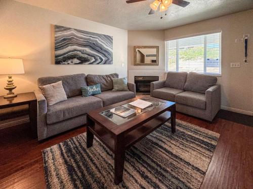 Updated Lake View Condo 941 2, Amazing Views