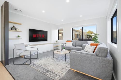 Luxury, Modern with King Bed and Views- By KOSH BNB, Hamilton (fotografie 11)