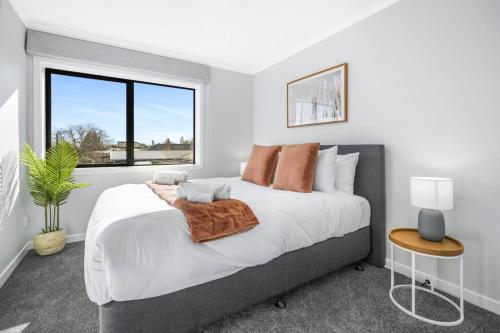 Luxury, Modern with King Bed and Views- By KOSH BNB, Hamilton (fotografie 8)