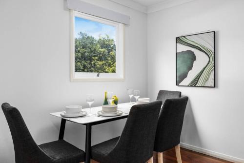 Best Value 4Beds Home Near Shops, Cafes and Forest