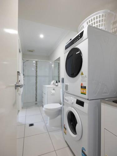 Walk to everything Modern 2Beds Apt with Easy Access