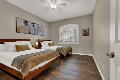 Sunny 5BR 4.5 Bath Las Vegas Retreat with Pool, Лас-Вегас (фото 6)