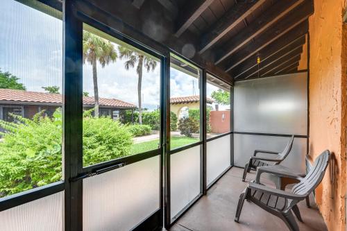 Naples Resort Retreat w/ Pool Access! in 大沼澤地市 (FL)