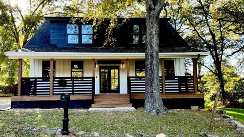 Epic Retreat at Mystic Falls 5 Bedrooms 3 Baths