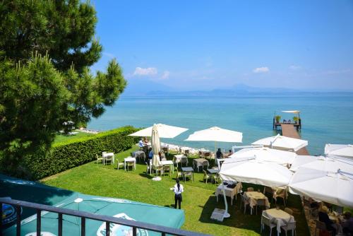 Deluxe Double Room with Balcony and Lake View image 10