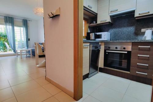 Kitchen, Blue Dream by Edeal HOMES in Santa Paula