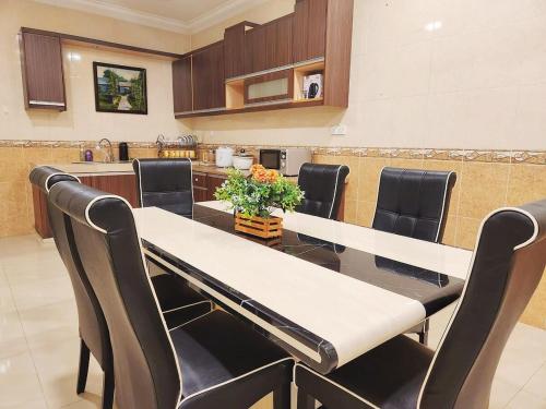 ipoh 5min to town centre 92bungalow 5br5bath19pax ipoh 5min to town centre 92bungalow 5br5bath19pax