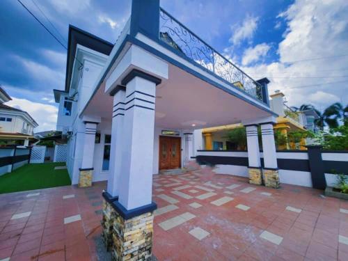 ipoh 5min to town centre 92bungalow 5br5bath19pax ipoh 5min to town centre 92bungalow 5br5bath19pax