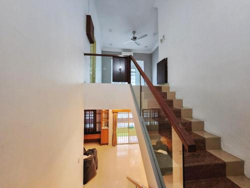 ipoh 5min to town centre 92bungalow 5br5bath19pax ipoh 5min to town centre 92bungalow 5br5bath19pax