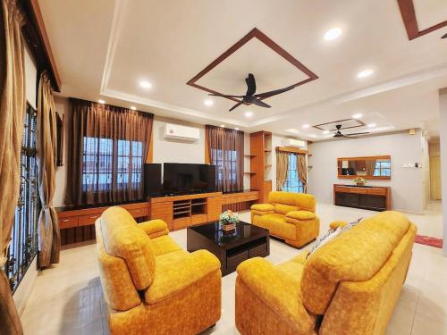 ipoh 5min to town centre 92bungalow 5br5bath19pax ipoh 5min to town centre 92bungalow 5br5bath19pax