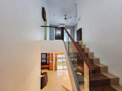 ipoh 5min to town centre 92bungalow 5br5bath19pax ipoh 5min to town centre 92bungalow 5br5bath19pax