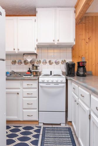 ห้องครัว, Ski In Ski Out to Chair 8 3rd floor No elevator in ไบรอัน เฮด (UT)