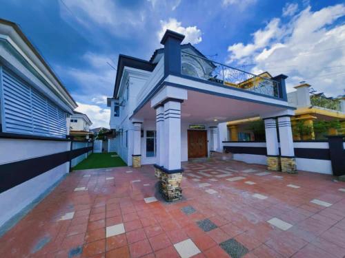 ipoh 5min to town centre 92bungalow 5br5bath19pax ipoh 5min to town centre 92bungalow 5br5bath19pax