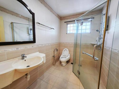 ipoh 5min to town centre 92bungalow 5br5bath19pax ipoh 5min to town centre 92bungalow 5br5bath19pax