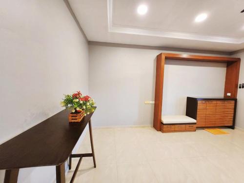 ipoh 5min to town centre 92bungalow 5br5bath19pax ipoh 5min to town centre 92bungalow 5br5bath19pax