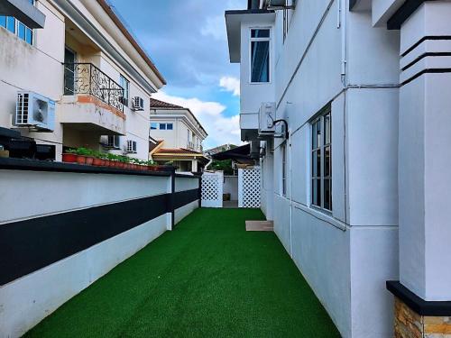 ipoh 5min to town centre 92bungalow 5br5bath19pax ipoh 5min to town centre 92bungalow 5br5bath19pax