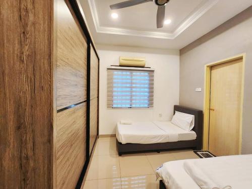 ipoh 5min to town centre 92bungalow 5br5bath19pax ipoh 5min to town centre 92bungalow 5br5bath19pax