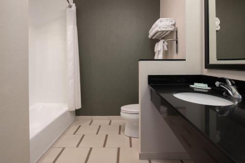 Fairfield Inn & Suites by Marriott Tampa Westshore/Airport - image 25