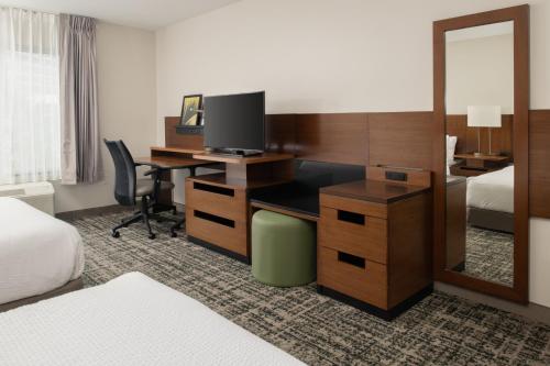 Queen Room image 4