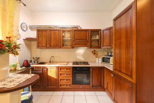 Laila's Frasassi House by RentMax in Poggio San Marcello