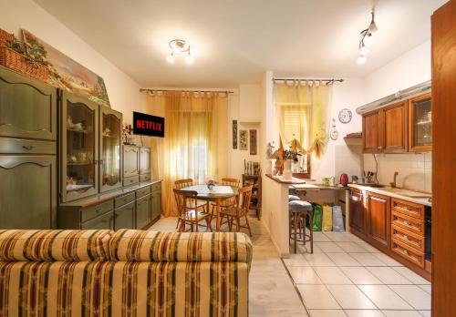 Laila's Frasassi House by RentMax in Poggio San Marcello