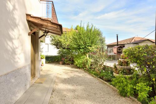 Laila's Frasassi House by RentMax in Poggio San Marcello