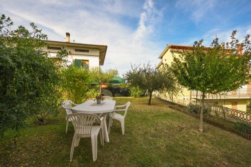 Laila's Frasassi House by RentMax in Poggio San Marcello