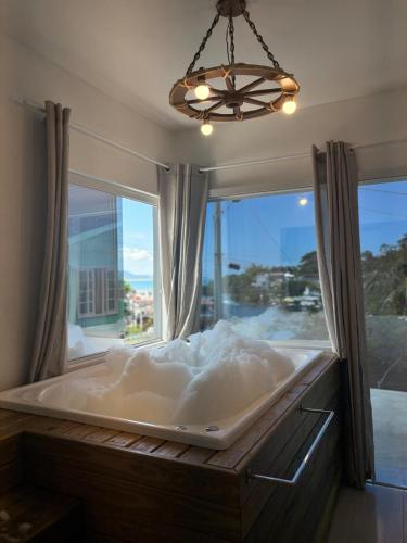 Jacuzzi Privativa e Vista Mar - Apto Remo, Florianópolis