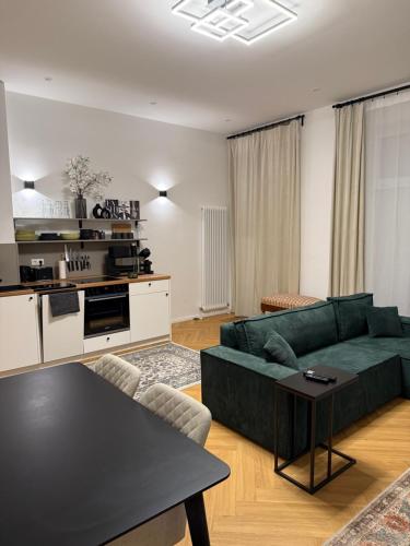 Rockchair - NB20 Cozy Apartment in Friedrichshain Ostkreuz, Berlino (foto 7)