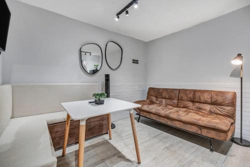 NOWA Gaira Apt Provenza Walkable Area, AC & Balcony facing KarolG club, Medellín (zdjęcie 8)