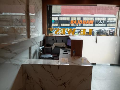 Lobby, Hotel Le West Near Exhibition Center in Goregaon