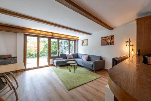 Half chalet with garden & balcony - 2' to Ski bus, Laax (Foto 2)