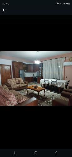 4 bedrooms, 9 beds