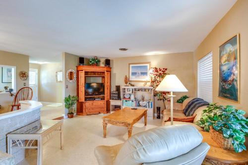 Spacious Home with Yard - half Mi to Ormond Beach! in Ormond Beach, USA