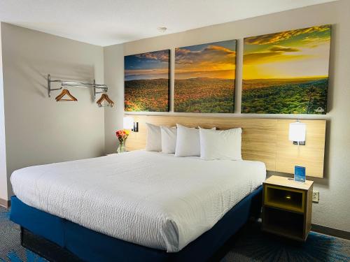 Days Inn by Wyndham Jamestown