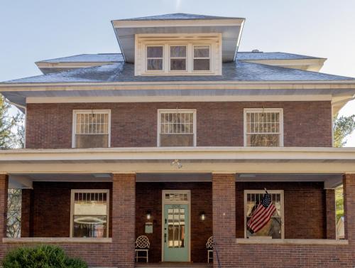 Elk River Hotel & Cafe in Sutton (WV)