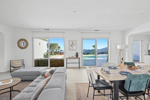 Superbe Villa avec vue mer sur baie de Cannes in Les Adrets-de-l'Esterel