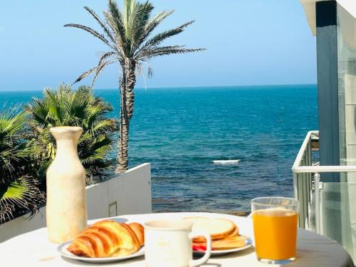 Didona Loft in the heart of the marsa and beach access – khách sạn tại Sidi Dhrif