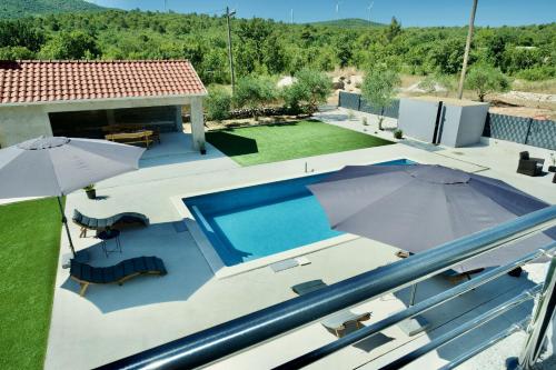 Viesnīcas āriene, Apartment Mario - with pool in Bristivica